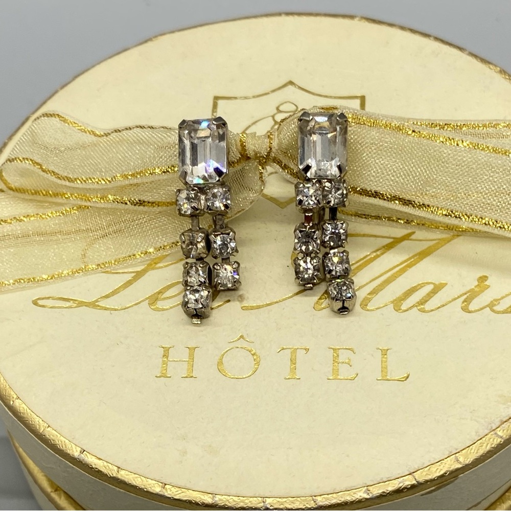 Vintage Clear Emerald Cut Rhinestone Cup Chain Dangles Screw-back Earrings